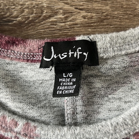 Justify knee length dress. Size Large. Grey with purple/red tone flowers. - Picture 2 of 2